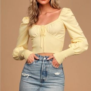 Be Sweet Light Yellow Long Sleeve Cropped Sweater Top 🌼🐝 (NWOT)